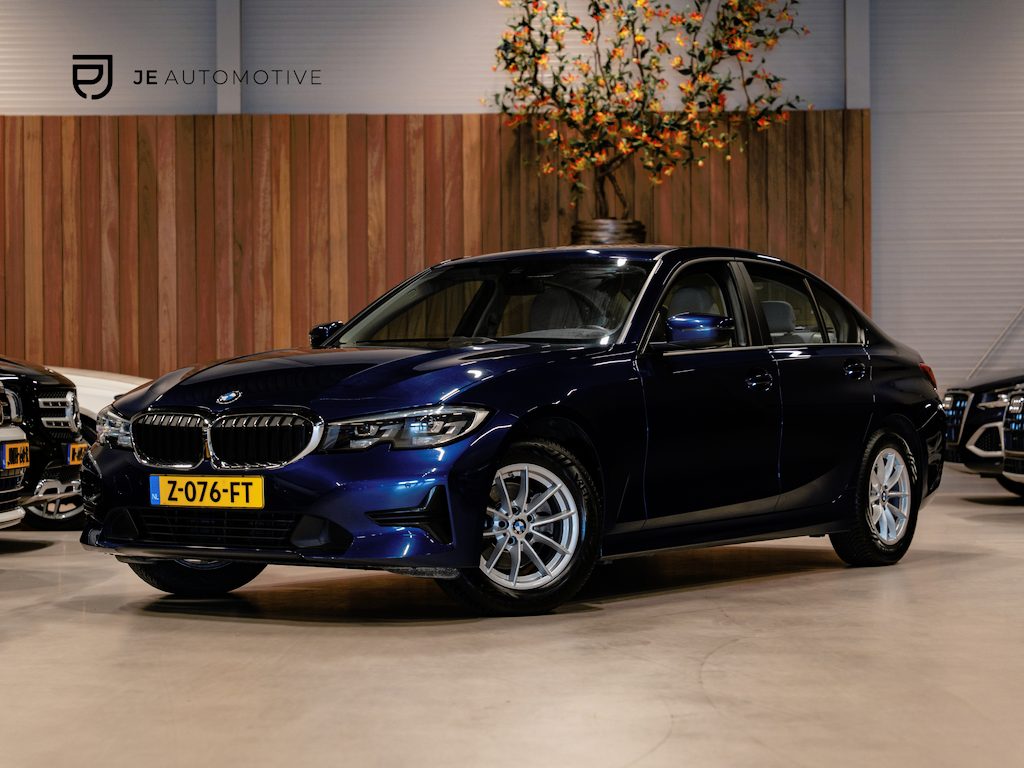 BMW 3-Serie 320i Executive, Facelift, Apple Carplay, Navi, Led, Camera, Multistuur, Leder, Cruise, Clima, Volledig Onderhoud.