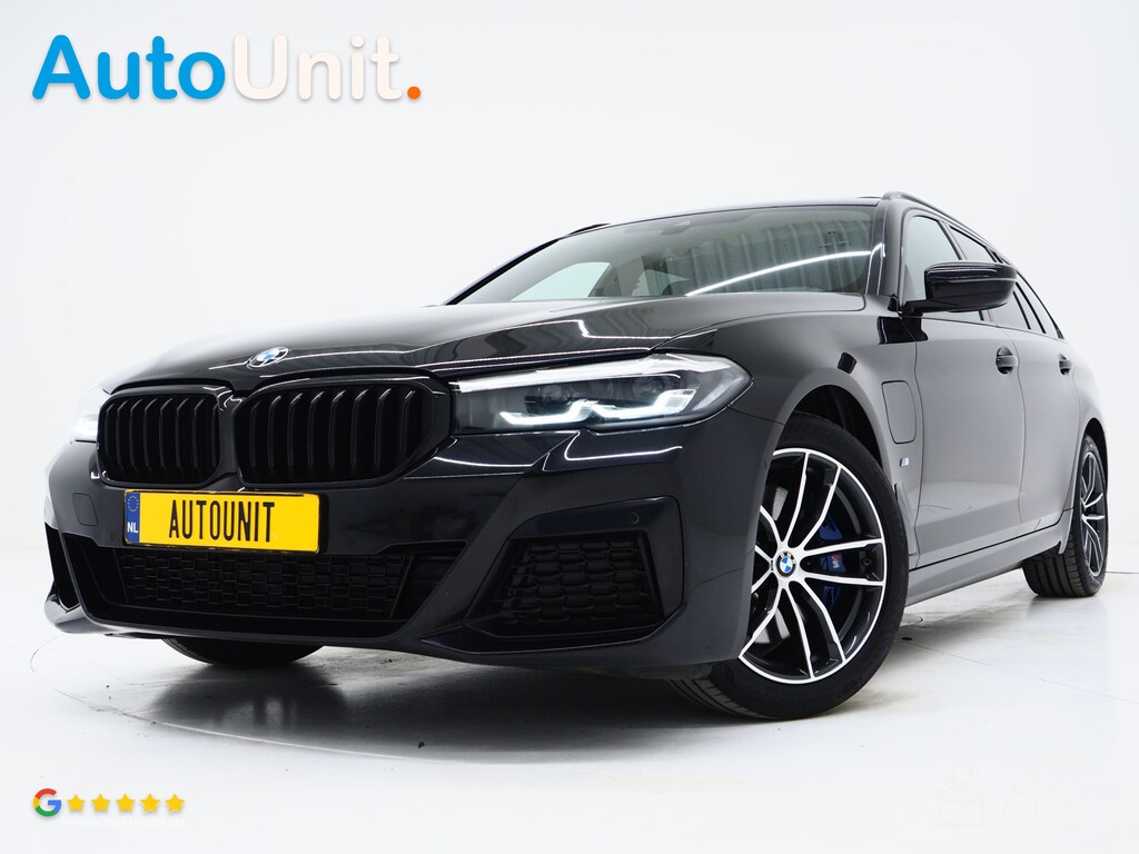 BMW 5-Serie Touring 530e M Sport Shadow Line | Panoramadak | Trekhaak | Keyless | Sportstuur | Sfeerlicht | Camera | LED | Carplay