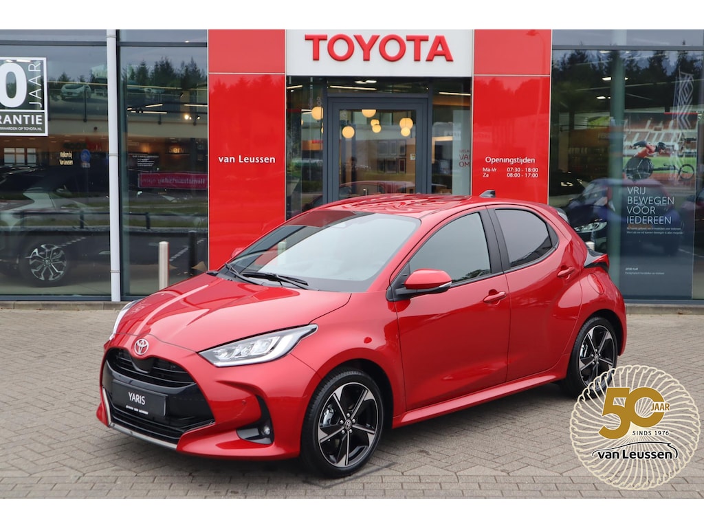 Toyota Yaris HYBRID 130 EXECUTIVE NIEUW & DIRECT LEVERBAAR-VOORRAADKORTING!!! STOEL/STUURVERW PARK-SENSOREN BLIND-SPOT SPORTSTOELEN APPLE/ANDROID NL-AUTO