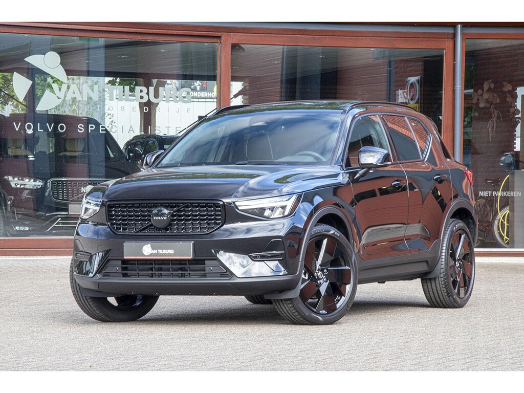 Volvo XC40 2.0 B4 PLUS BLACK EDITION