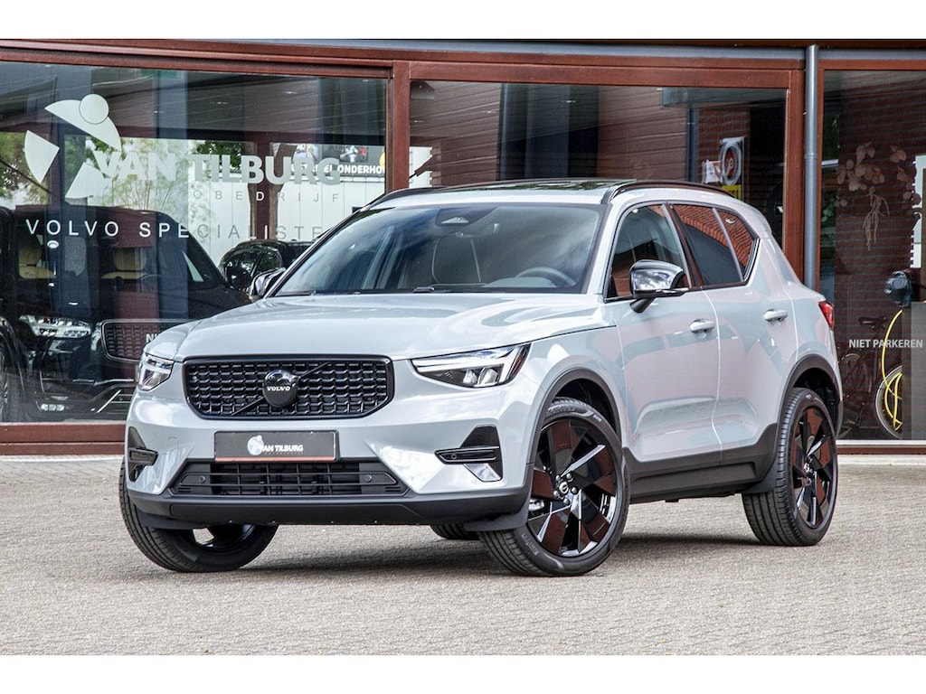 Volvo XC40 2.0 B4 PLUS BLACK EDITION
