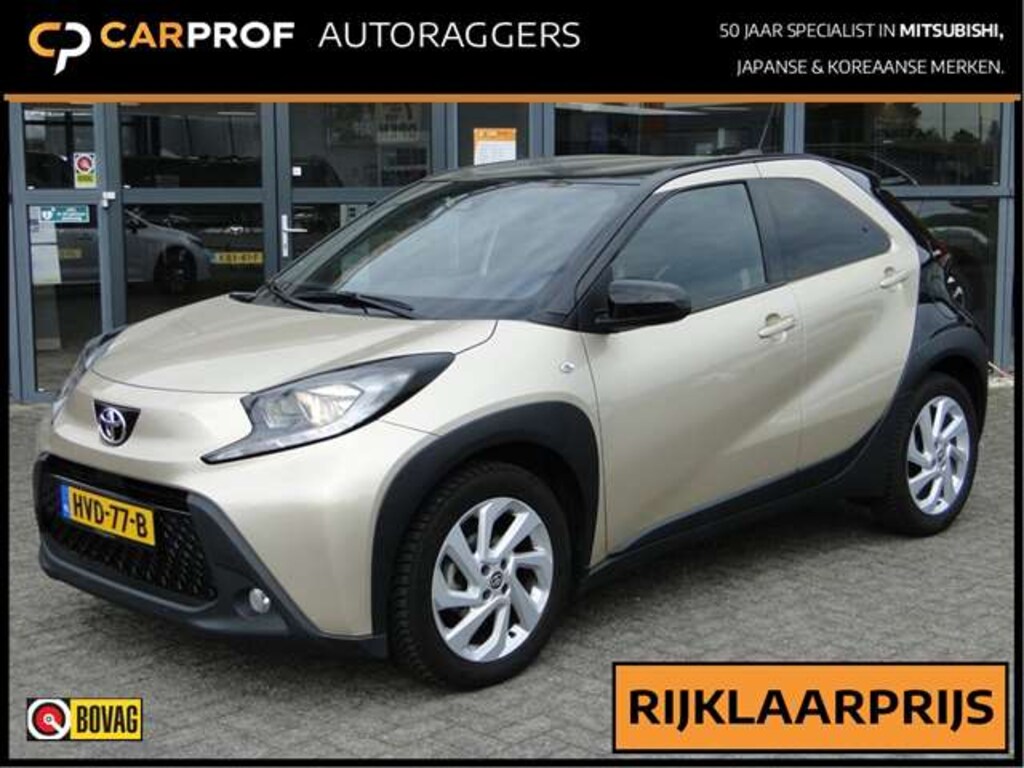 Toyota Aygo X 1.0 VVT-i Pulse + Draaghaak! Carplay | Stoelverwarming | Bi-Tone