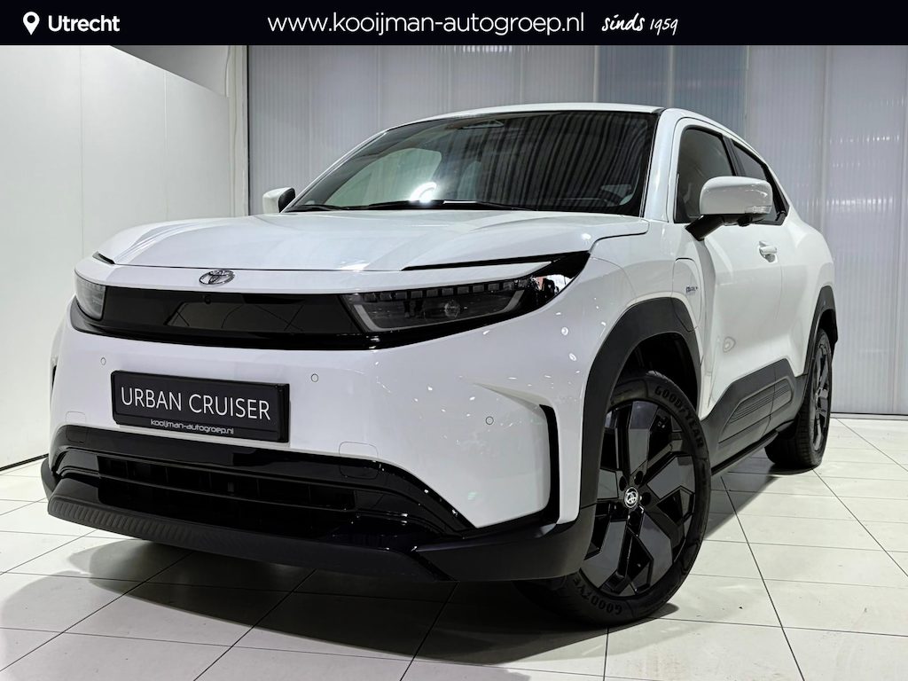 Toyota Urban Cruiser Executive 61 kWh Direct Leverbaar , € 3000 inruil premie, JBL Geluidsysteem, Panoramadak, 19'' Lichtmetalen velgen
