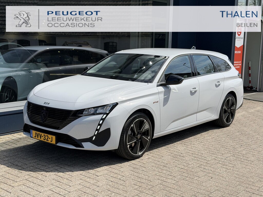 Peugeot e-308 SW Style EV 54 kWh | Demo Auto | Tot 8 jaar Garantie | Tot 420 Km WLTP | Navigatie via Telefoon | Warmtepomp | 18" Lichtmetalen Velgen | Adaptieve Cruise Control met Drive Assist | Full LED Verlichting | Climate Control | DAB Radio | Apple Carplay/Android Auto.