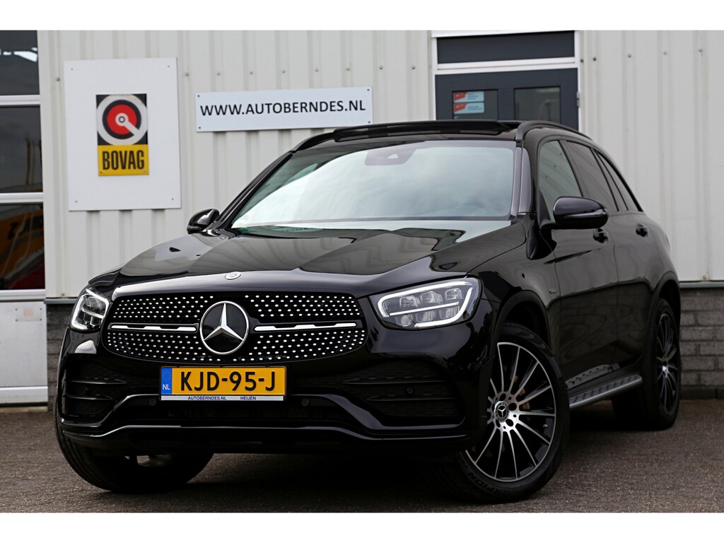 Mercedes-Benz GLC 300e 4MATIC AMG*Perfect Onderh.*Pano/Elek. Trekhaak/Night/Treeplanken/Diamond Grille/LED/DAB/Camera/Parkeersens.V+A/20 inch LM*