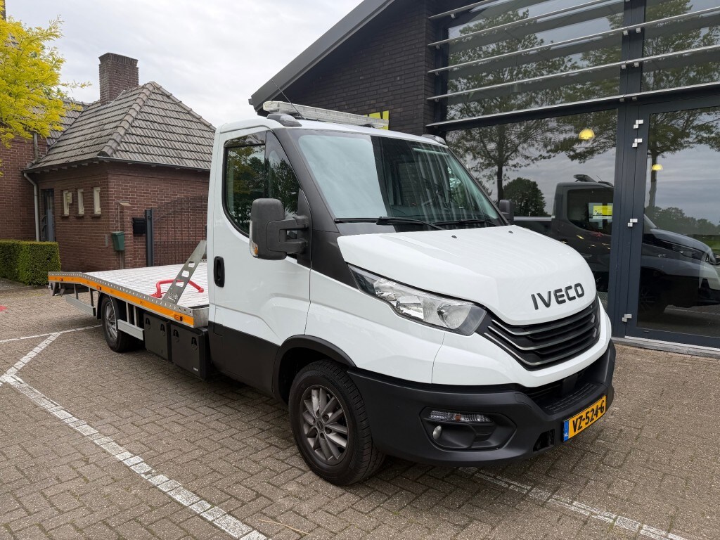 IVECO Daily oprijwagen auto ambulance
