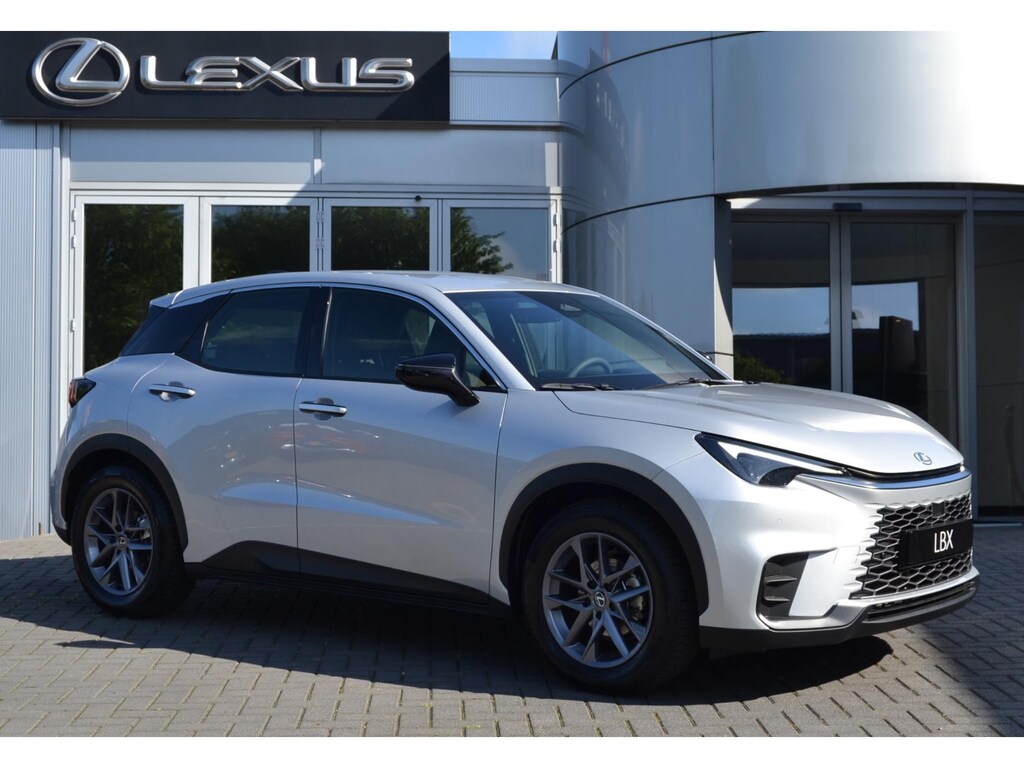 Lexus LBX 1.5 2WD STOELVERW STUURVERW PARK-SENSOR BLIND-SPOT CARPLAY LENDESTEUN