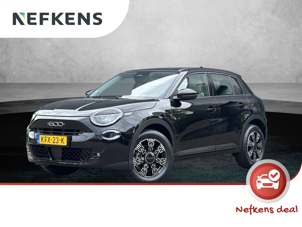 Fiat 600 1.2 Hybrid 145pk Icon Automaat | AppleCarPlay/Android | Climate control | Parkeersensoren | 17'' LM velgen