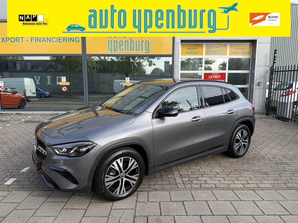 Mercedes-Benz GLA 200 Star Edition * Panoramadak * Sfeerverlichting * Multibeam Led * Leder / Stof *