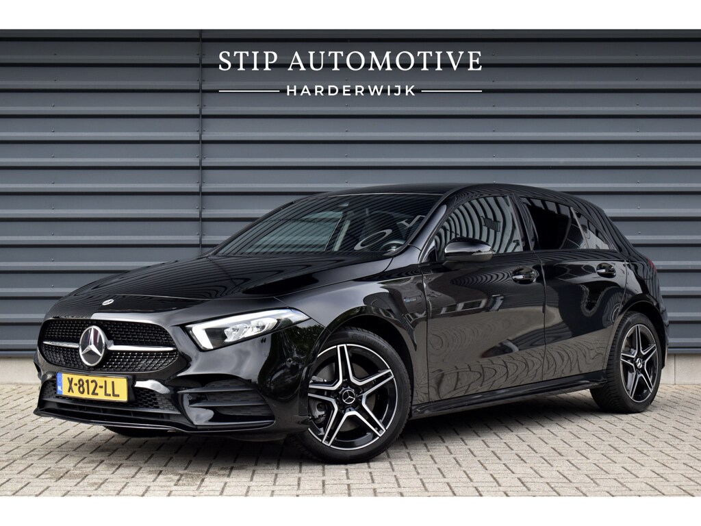 Mercedes-Benz A-klasse 250 e AMG Line | Sfeerverlichting | Stoelverwarming | 18'' Wielen | CarPlay | Navigatie |