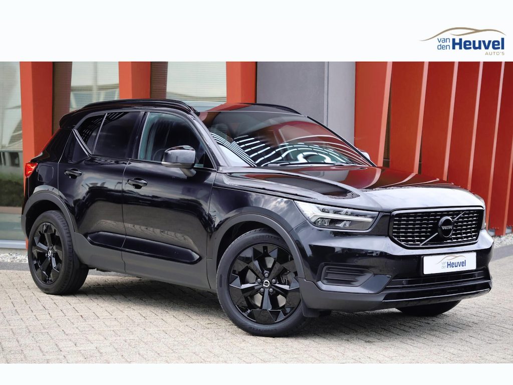 Volvo XC40 T4 Recharge Black Edition| Stoelverwarming | Trekhaak | Parkeercamera | Panoramadak | H/K | Glossy Black | Keyless