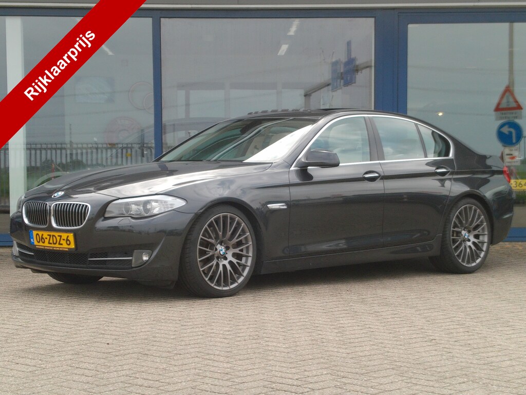 BMW 5-Serie 535i Upgrade Edition, Afn.Trekhaak / Leder / Xenon / Sensoren V + A / Bluetooth / Stoelverwarming / Climate Control / 20'' LMV