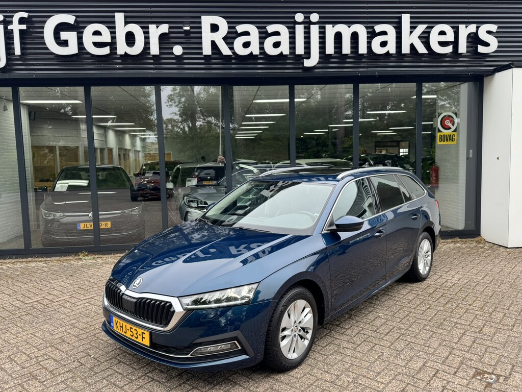 Skoda Octavia Combi 1.0 TSI Ambition*Panoramadak*Trekhaak*LED*Navi*