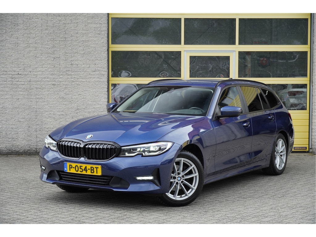 BMW 3-Serie Touring 318i Automaat! Business Edition Plus BJ2022 Lmv 17" | Led V+A | Pdc | Elek. achterklep | App-Connect | Navi | Virtual cockpit | Climate control | Cruise control | Lederen bekleding | Sportstoelen | Verwarmde voorstoelen | Getint glas