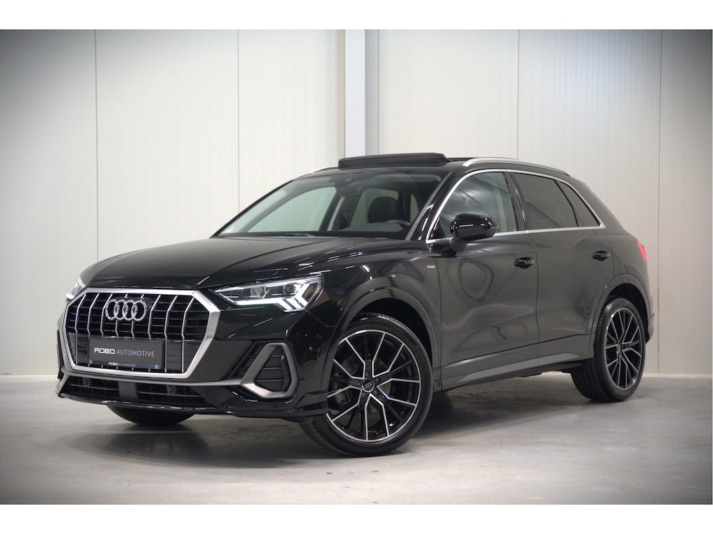 Audi Q3 35 TFSI S Line Pro Line S S-Line | Panoramadak | Stoelverwarming | Camera | Cruise Control | Apple Carplay | Dodehoekdetectie | Navigatie | Parkeersensoren |