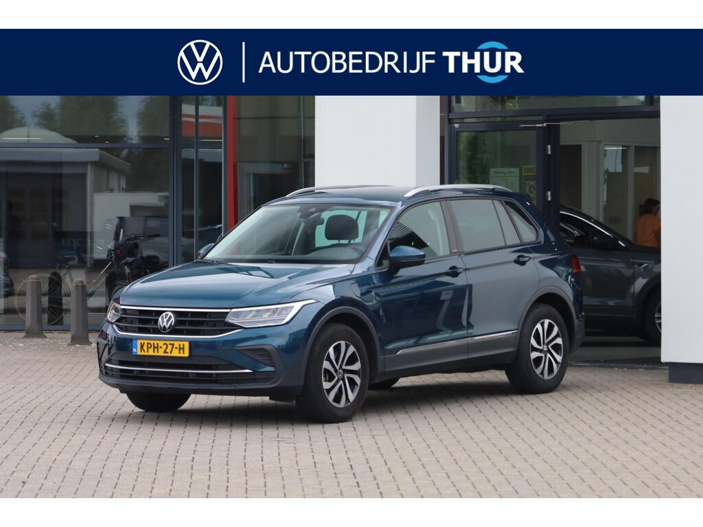 Volkswagen Tiguan 1.4 TSI eHybrid Life Active 150PK / 110kW, Digital cockpit, verwarmbare voorstoelen, verwarmbaar multifunctioneel lederen stuurwiel, adaptieve cruise control (acc), 30 kleuren sfeerverlichting, elektrisch verstel-, verwarm- en inklapbare buitenspiegels (spiegelpakket), navigatie, LED verlichting, 17" LMV, draadloos Apple Carplay & Android Auto, parkeersensoren voor en achter (pdc), DAB+ etc.