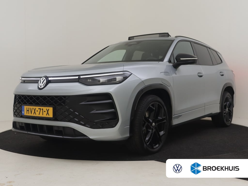Volkswagen Tayron 1.5 eHybrid R-Line Edition 204Pk DSG/AUTO | Glazen panorama-dak | Trekhaak uitklapbaar | Achteruitrijcamera | Apple carplay Android auto | Cruise control adaptief | DAB| LED | Keyless | 20"LMV