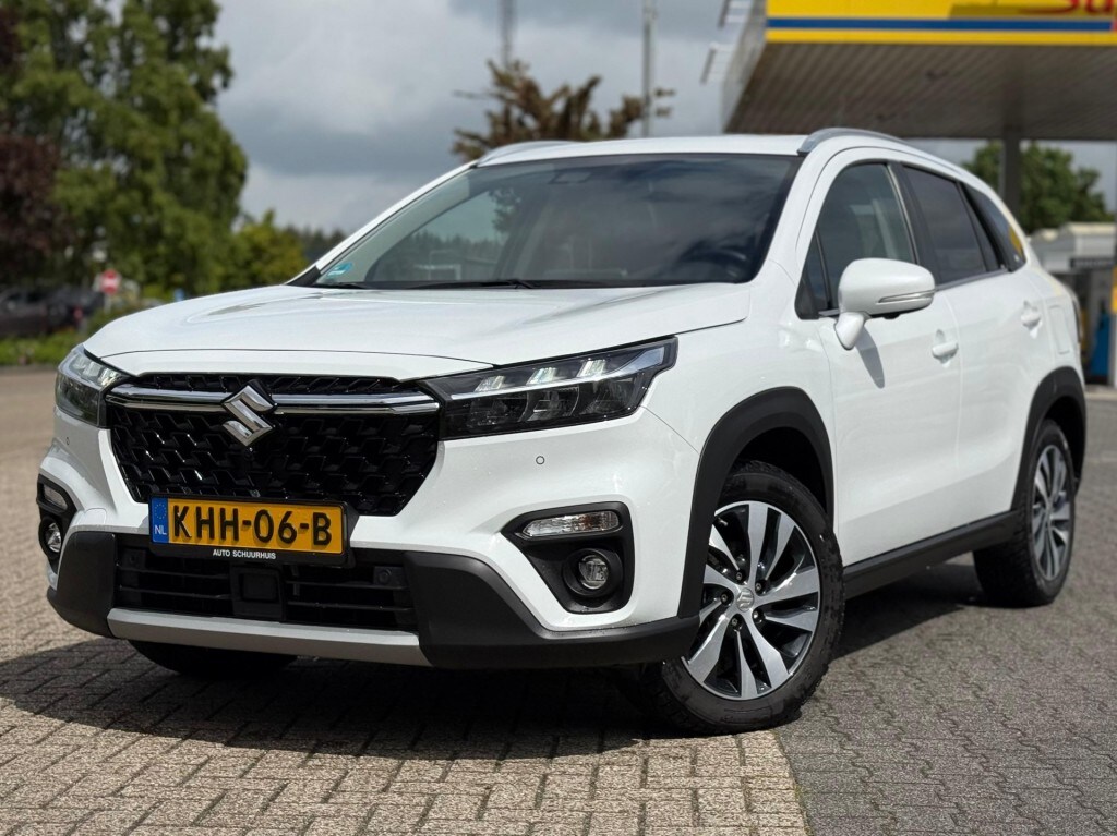 Suzuki S-Cross 1.5 HYBRID STYLE A/T PANO CARPLAY 360 CAMERA ADD. CRUISE