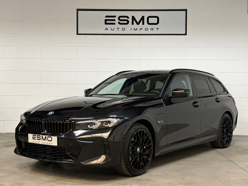 BMW 3-Serie Touring 320e M-Sportpakket MY 2023 - 19" breedset Lederen bekleding