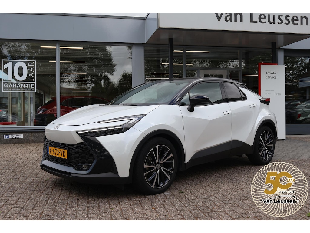 Toyota C-HR / C-HR+ 1.8 HYBRID 140 EXECUTIVE DODEHOEK EL-ACHTERKLEP 360* CAMERA KEYLESS EL-STOEL + MEMORY PARELMOER LAK
