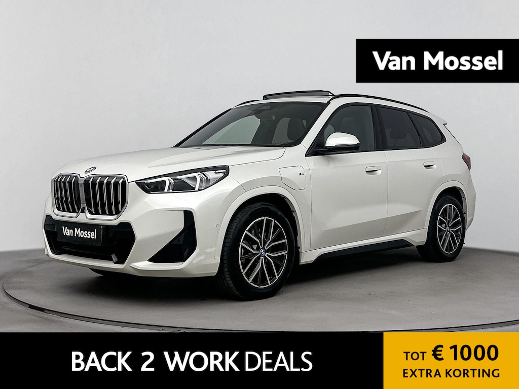 BMW X1 xDrive25e | M-pakket | PANO | Head-up display | 360 Camera | Lane Assist | Blindspot | Stoelverwarming | Lederen bekleding | Keyless | Carplay |
