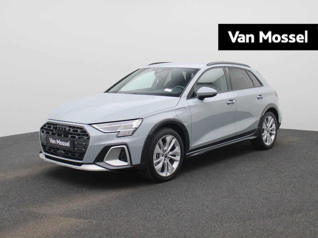 Audi A3 allstreet 40 TFSI e Advanced edition 204 PK l Adaptive cruise control l Climate control l Achteruitrijcamera l Navigatie l LED-koplampen l Trekhaak l Elektr. instel. bestuurd.stoel l Stoelverwarming