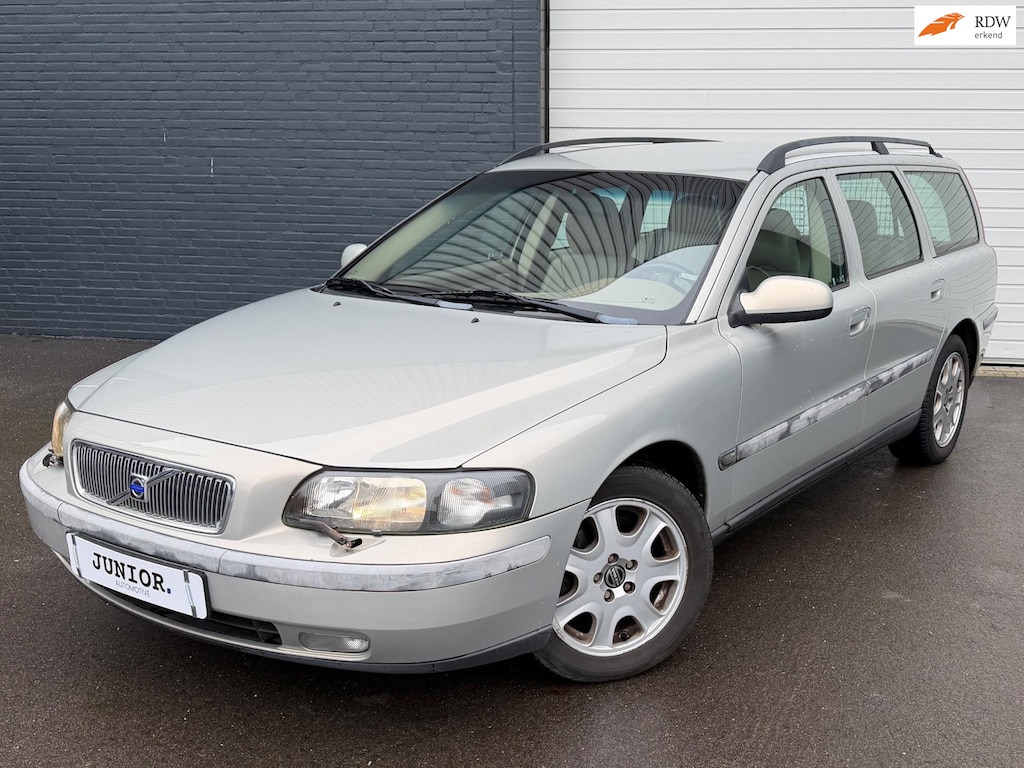 Volvo V70 2.4 T AUTO/DISTRIBUTIEVERVANGENLEDER/CRUISE/CLIMA/BLUETOOTH