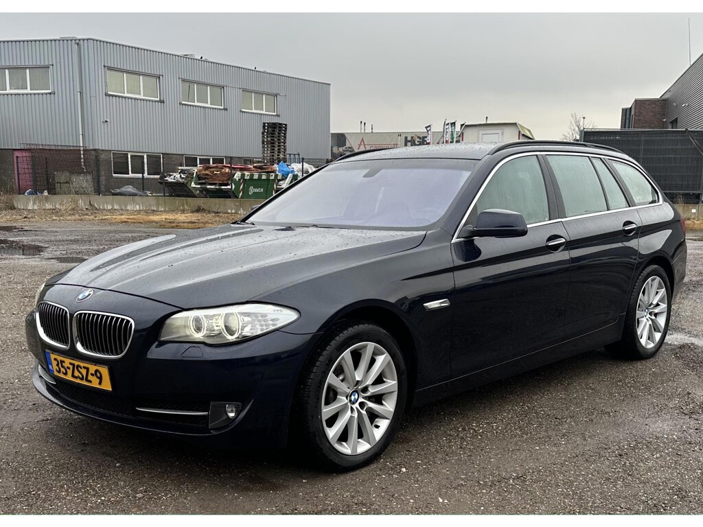 BMW 5-Serie Touring 528xi Upgrade Edition *TIKINMOTOR*/LEDER/AUTO/CRUISE