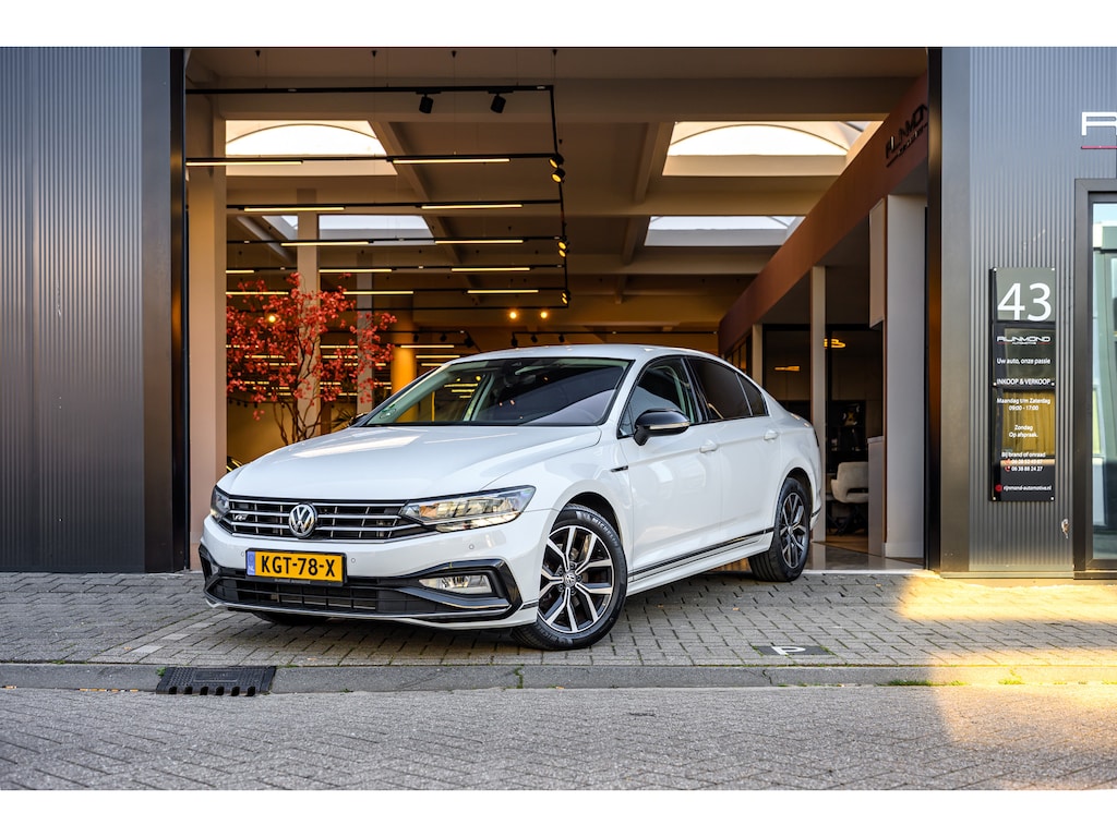 Volkswagen Passat 1.5 TSI R-Line|Camera|Acc|Lane-Assist|Keyless-Entry|