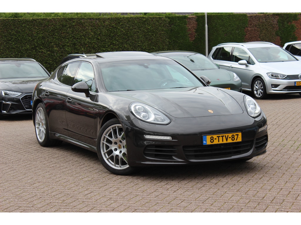 Porsche Panamera 3.0 S E-Hybrid / Schuifdak / 360Camera / Sportchrono / Softclose / Intr.voorverwarming / 20'' / Leder / Luchtvering / Stoelventilatie+Verwarming / Cruise Control
