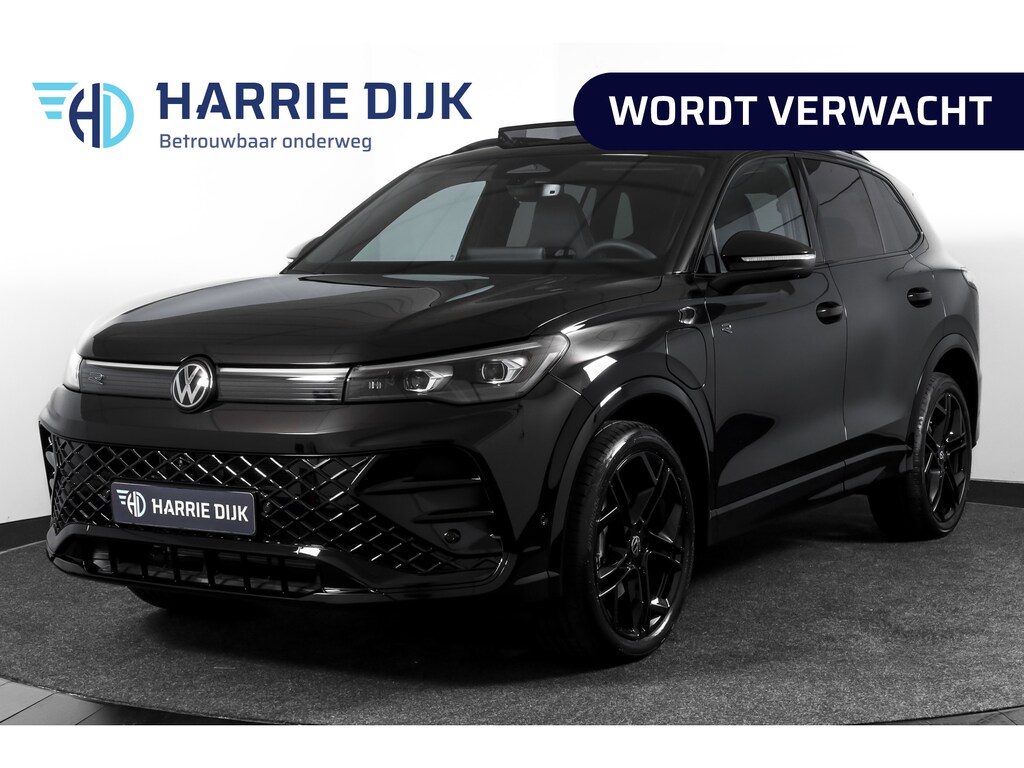 Volkswagen Tiguan 1.5 eHybrid R-Line Edition 272 PK | Black Style | 15 inch Navi | Elek. Trekhaak | IQ Light | S/K-Panodak | Dig. Cockpit | Adapt. Cruise | Stoel-+Stuurverw. | 360 Camera | NAV + App. Connect | ECC | Elek. Klep | LM 20" |