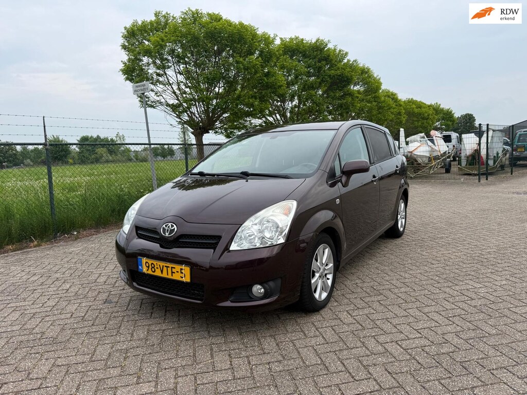 Toyota Verso 2.2 D-4D Luna Weinig Km Uniek op Grijs kenteken