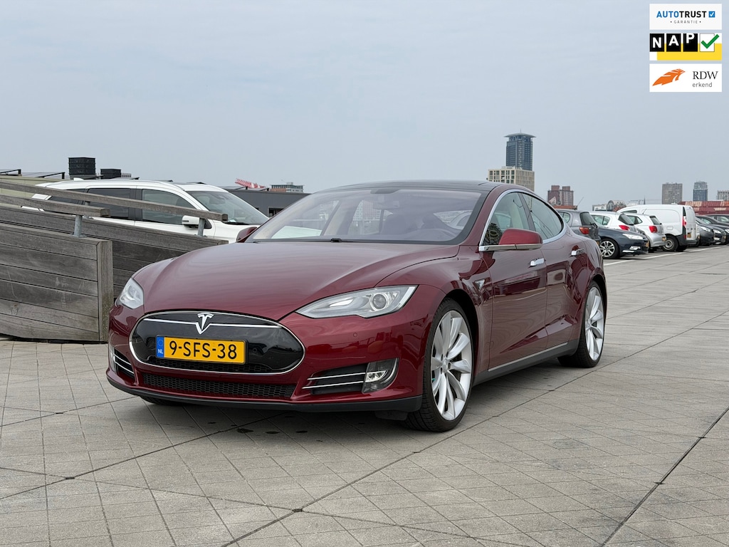 Tesla Model S P85 Performance Signature met Levenslang Free Supercharging SC01 Garnet Red