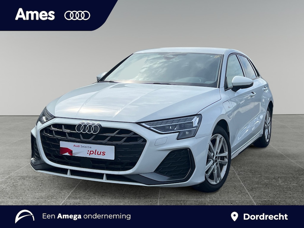 Audi A3 Sportback 40 204pk TFSI e S Line Parkeersensoren voor en achter | Achteruitrijcamera | MMI Navigatiesysteem