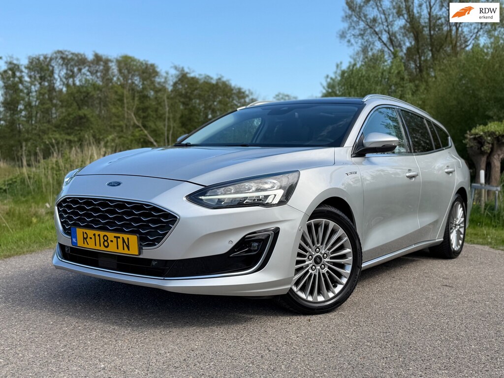 Ford Focus Wagon 1.0 EcoBoost Vignale Automaat / Panoramadak / Leder / Camera / Navi / Stuur-/Stoelverwarming / 17" Velgen / LED /