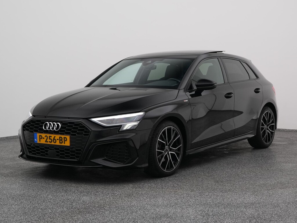 Audi A3 Sportback 30 TFSi Automaat S edition | PANO | CAMERA | SFEERVEL. | STOELVERW.
