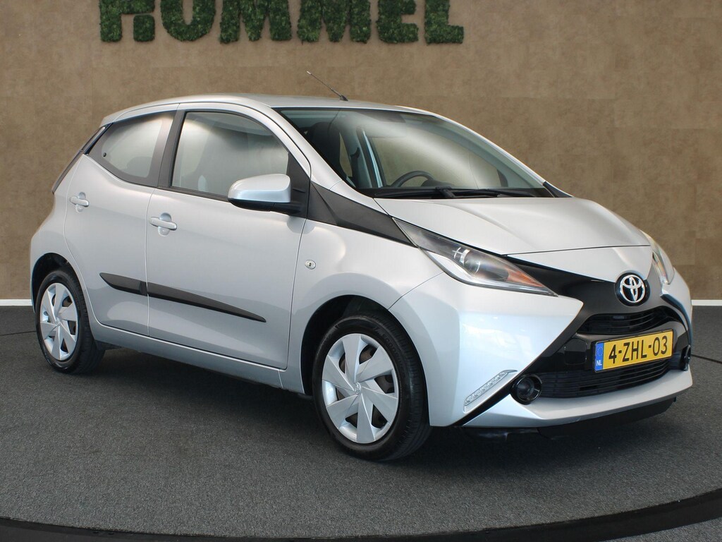 Toyota Aygo 1.0 VVT-i x-play - ORIGINEEL NEDERLANDSE AUTO - CAMERA - AIRCO - GROOT MULTIMEDIASYSTEEM - LEDEREN STUUR - TOERENTELLER - RESERVEWIEL - VOLLEDIGE ONDERHOUDSHISTORIE - BLUETOOTH -  MULTIFUNCTIONEEL STUUR