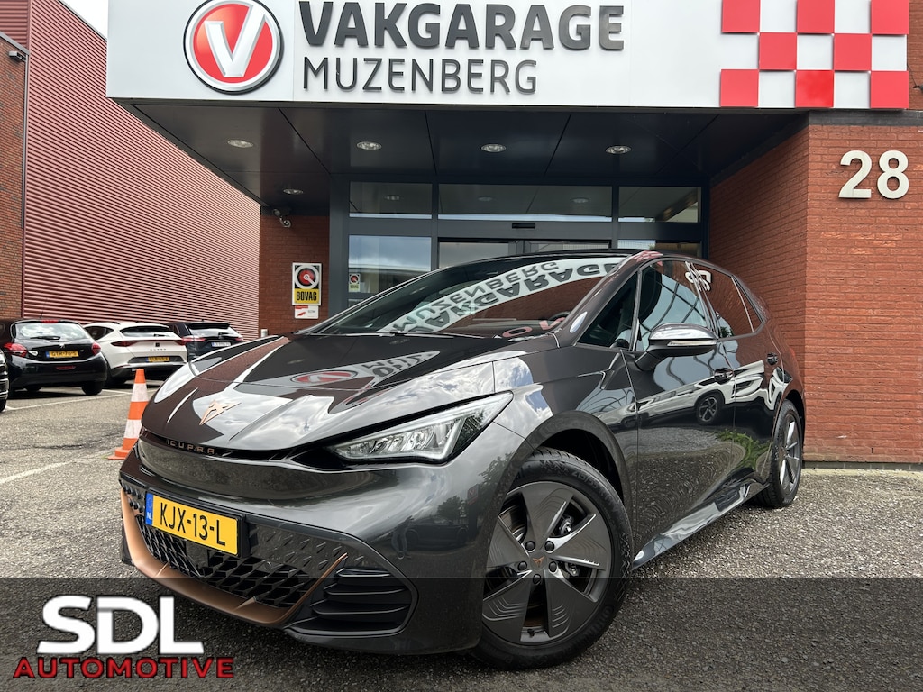 CUPRA Born Business Plus 62 kWh SOH 91% // ADAPT. CRUISE // FULL LED // CAMERA+SENSOREN // SFEERVERLICHTING // NAVI+CARPLAY //