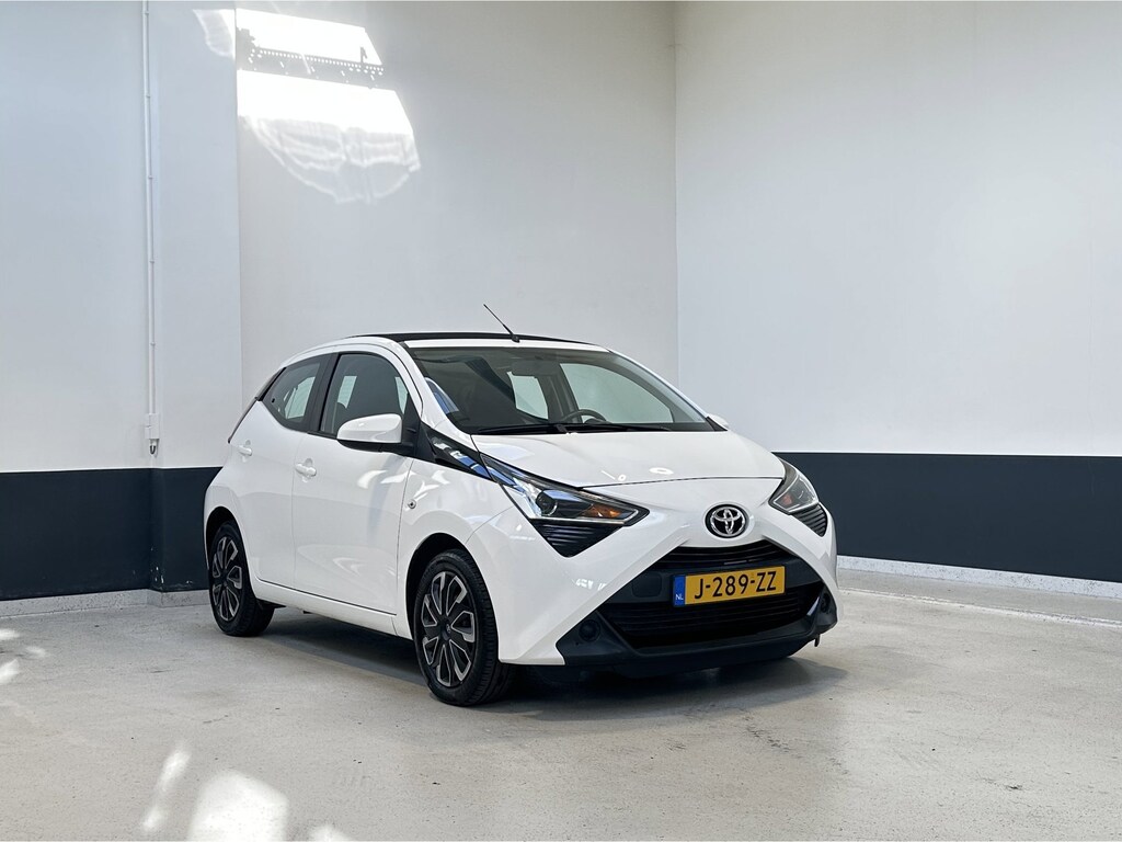 Toyota Aygo 1.0 VVT-i x-play cabrio | Apple Carplay/ Android Auto | Camera | NL| 1 Eig |