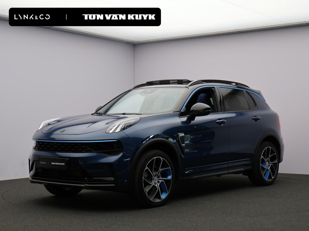 Lynk & Co 01 1.5 / Carplay / Camera / Adaptive Cruise / Panoramadak / Dodehoekdetectie / Stoelverwarming / Autom. bestuurdersstoel / Navi / Trekhaak Mogelijk /