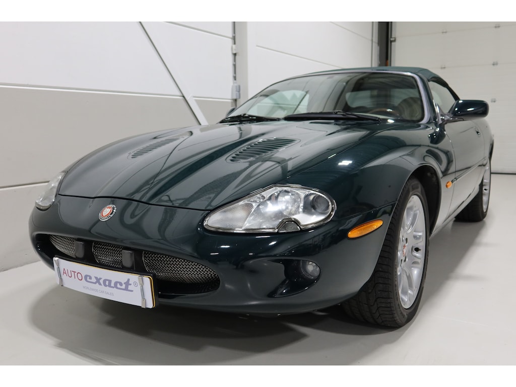Jaguar XKR 4.0 V8 Convertible I Perfect service history I British racing green I org NL