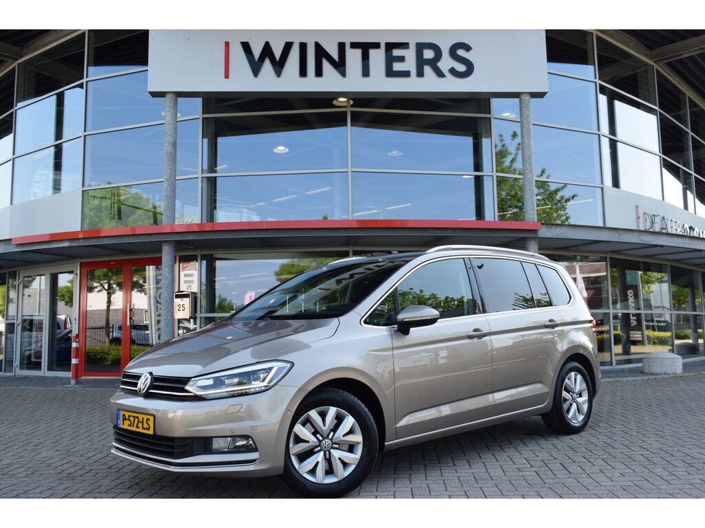 Volkswagen Touran 1.2 TSI Highline 7p | 7-Zits | Kantel/ Schuifdak | Stoelverwarming | Navigatie | Adaptieve Cruise Control |