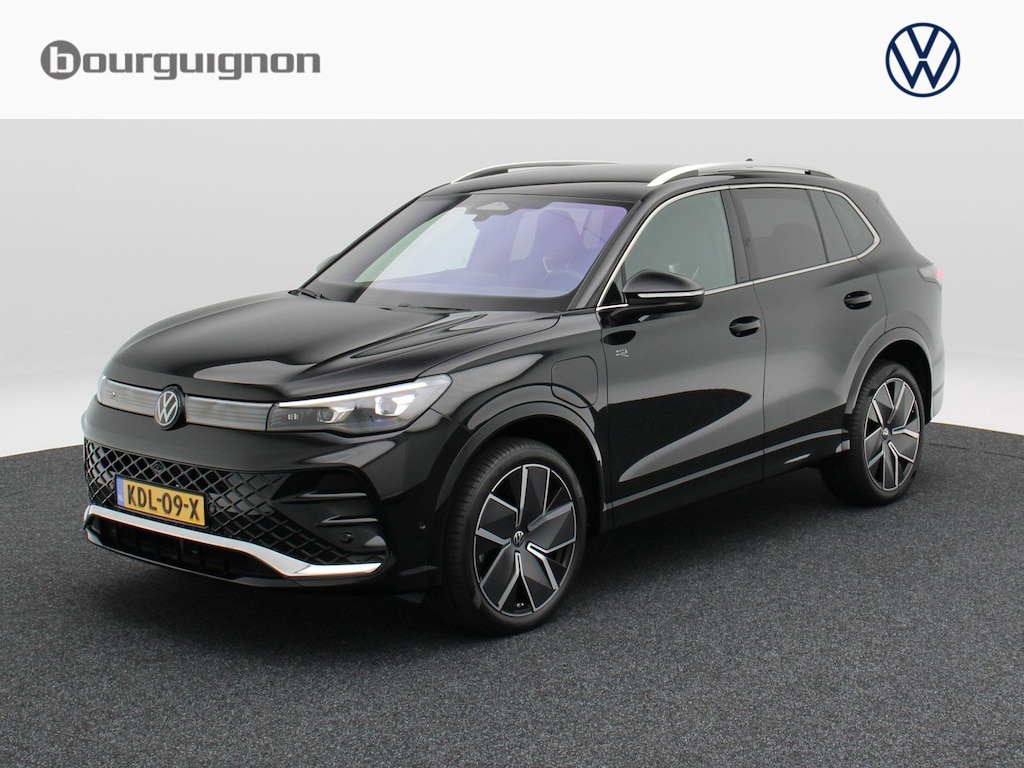 Volkswagen Tiguan R-Line Edition 1.5 eHybrid 272 PK | Trekhaak | Adaptief Onderstel | 360 Camera | HUD | ACC |