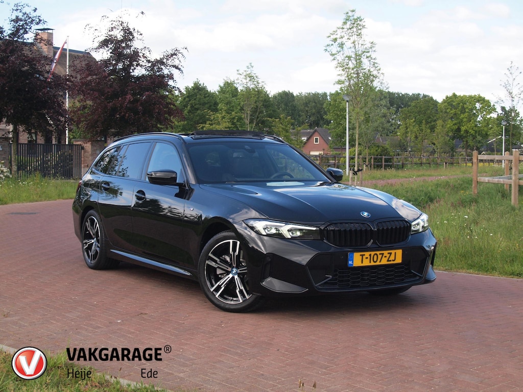BMW 3-Serie Touring 320e M-Pakket | Panoramadak | Sfeerverlichting | Facelift |