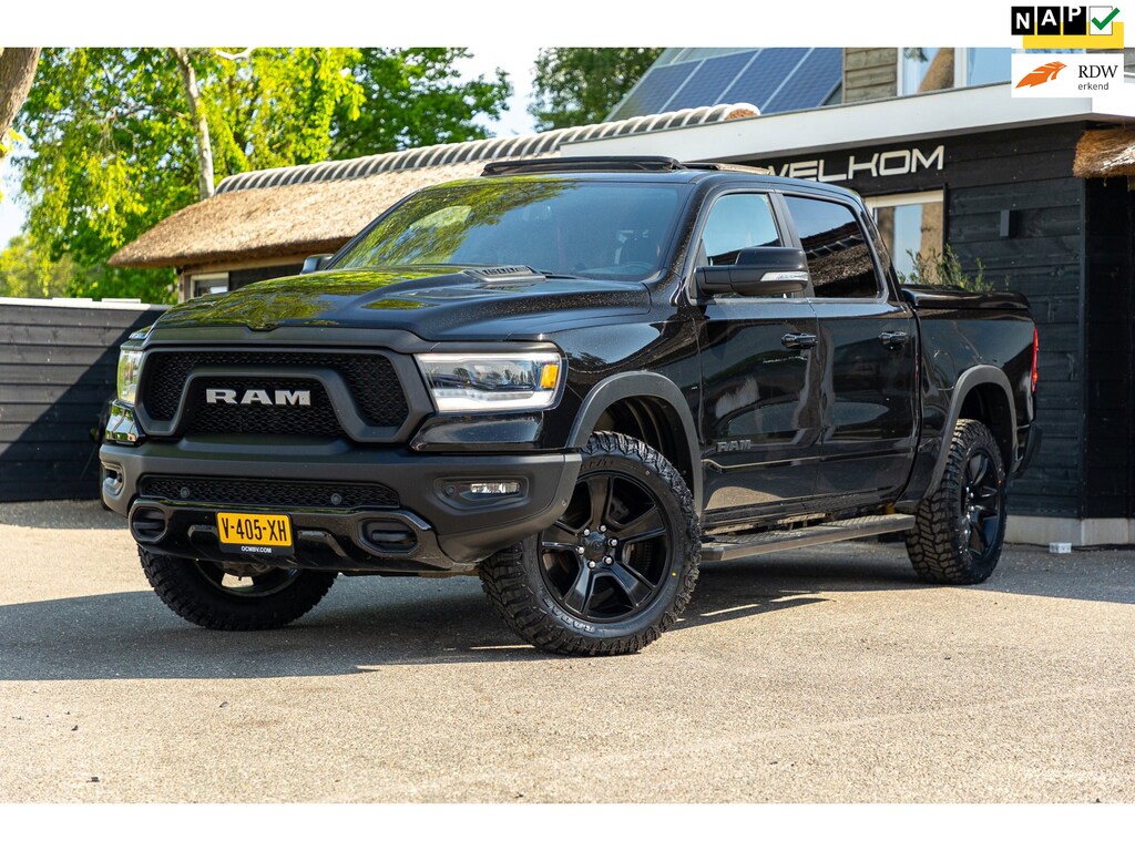 Dodge Ram 1500 5.7 V8 4x4 Crew Cab Rebel Panoramadak I Leder zwart rood I Camera I Nieuwe banden I LPG I Luchtvering I Trekhaak