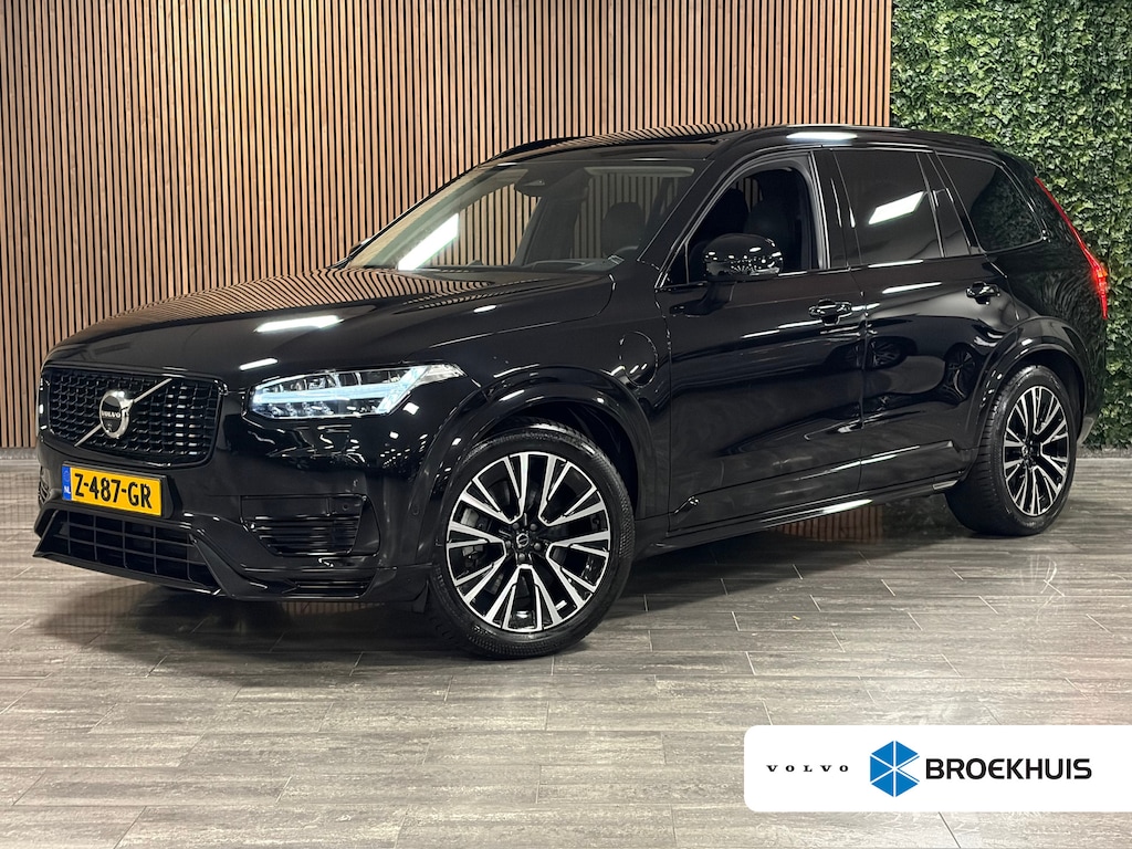 Volvo XC90 T8 AWD Recharge Ulta Dark | Full Option! | Bowers & Wilkins | Luchtvering | Stoelventilatie | Trekhaak | 360 Camera | Head-Up Display | Stoelmassage | 455pk | Adaptieve Cruise Control | Stoelverwarming voor+achter | Stuurwielverwarming | Schuifdak | 22 Inch | Full LED  Meesturende koplampen | Gelamineerde/geluidwerende zijruiten | Pilot Assist | BLIS Dode Hoek Detectie | Alcantara hemelbekleding | Lederen handgrepen en zonnekleppen | Elektrische voorstoelen geheugen | Nappa Lederen bekleding | Zitting verlenging voorstoelen | Lederen Dashboard | Google Infotainment | Keyless Drive | Parkeersensoren voor+achter | Privacy Glass | Elektrisch bedienbare achterklep | Geïntegreerde zongordijnen achterportieren | Geïntegreerd kinderzitje achterin | Verlichte instaplijsten | 7-Persoons | 4-Zone Climate Control | DAB Radio | Apple Carplay/Android Auto | Alarm Klasse III | Draadloos telefoon opladen | Volvo On Call met mobiele App functie | Onyx Black Metallic |