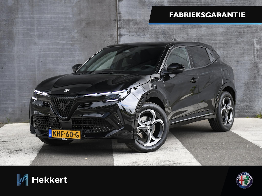 Alfa Romeo Junior Sport Speciale 1.2 Turbo Hybrid 145pk Automaat PANO | TECHNO-PACK | 18''LM | DODE HOEK | STOELVERW. | PDC + CAM.
