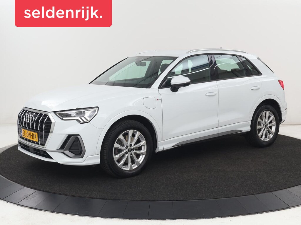 Audi Q3 45 TFSIe S edition | SOH 88% | Sportstoelen | Carplay | Trekhaak | Virtual Cockpit | Navigatie | Camera | Full LED | Half leder | Sfeerverlichting | Climate control | Parkeeerhulp | Cruise control | PHEV | Plug In