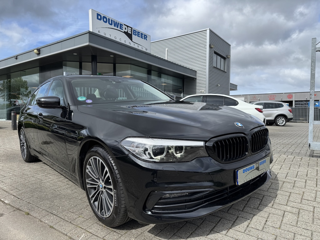 BMW 5-Serie 520i Sport line Trekhaak | adapt.cruise | LED | Stoelverwarming