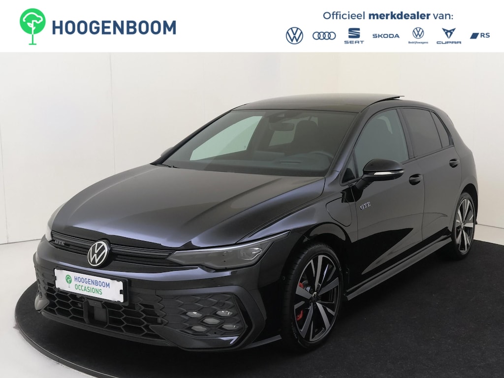 Volkswagen Golf 1.5 eHybrid GTE | SoH 95% | Panoramadak | Head-up display | Black style | 360 camera | Stoel- en stuurwielverwarming | Dodehoek detectie | Parkeerassistent |